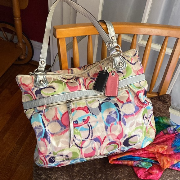 Coach Poppy Ikat 19876 Signature C Glam Tote 14x10x5” in good condition - Picture 1 of 17